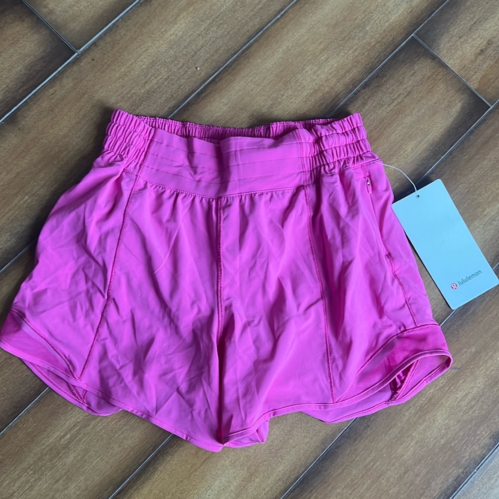 Lululemon hotty hot HR short 4” lined NWT